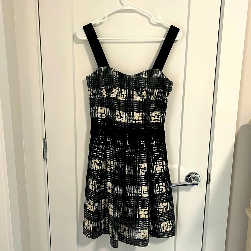 Guess, black and white print dress size 5/M